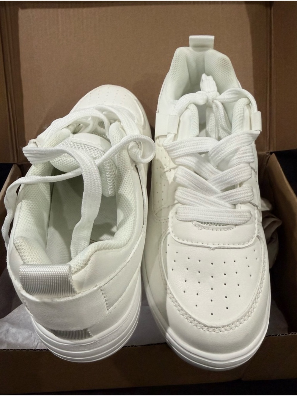 SHEIN White Kids Sneakers Casual Lace-Up Shoes